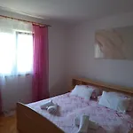 Apartament Robo *